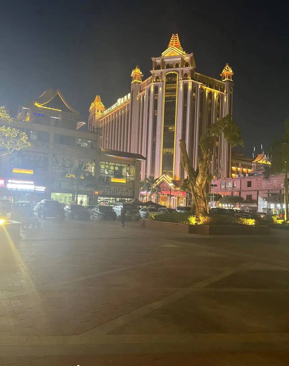 福布斯游戏截图17 - 剧情对话界面
